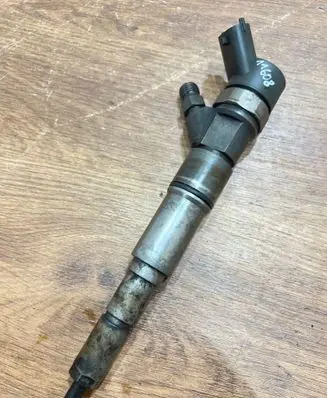 BMW 5 E39 Fuel injector 0445110049 7785985