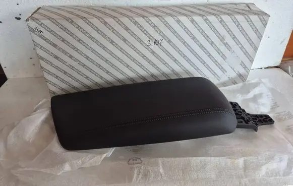 Alfa Romeo Giulia Armrest 156132369