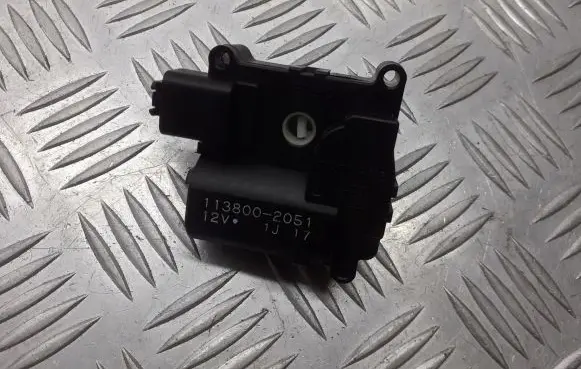 Toyota Avensis T250 Central body control module 113800-2051