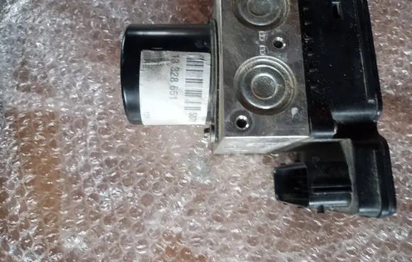 Opel Insignia A ABS Pump 13328651