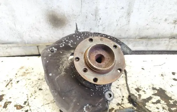 BMW 5 E39 Front wheel hub