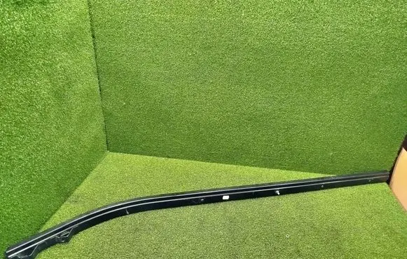Renault Master III Sliding door middle roller runner 745900004R