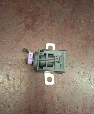 Audi A8 S8 D3 4E Battery relay fuse 4F0915519 PBTGF30