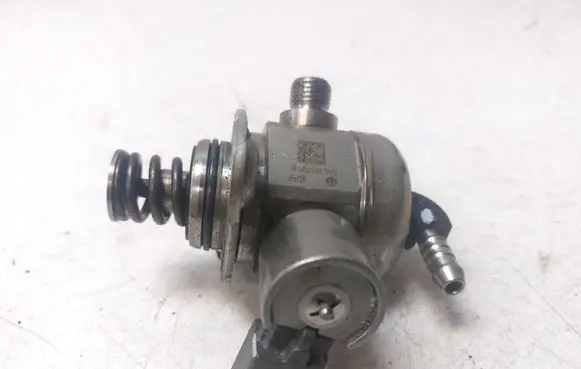 Audi A4 S4 B9 Fuel injection high pressure pump 04E127025B