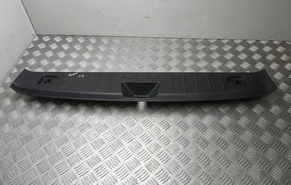 Radio/GPS head unit trim