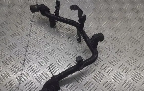 Volkswagen PASSAT B5.5 Engine coolant pipe/hose