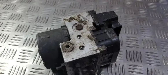 Volkswagen PASSAT B5 ABS Pump 0273004282 8E0614111AD