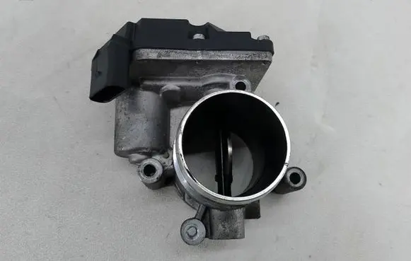 Volkswagen Tiguan Throttle body valve 7.03703.84.0
