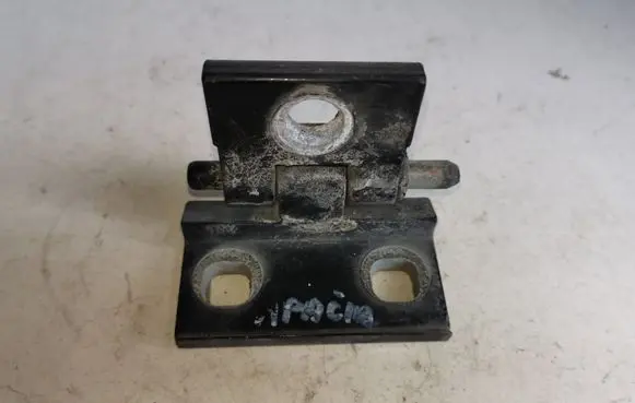Volvo XC90 Front door lower hinge 