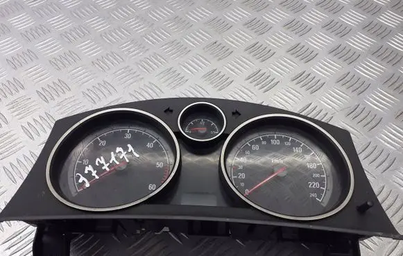 Opel Astra H Tachometer 13172012