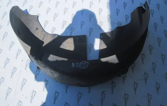 Rear arch fender liner splash guards
