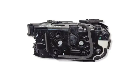 Volkswagen PASSAT B8 Rear door lock 5E0839016A