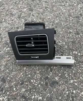 SsangYong Korando Dashboard side air vent grill/cover trim 6963A34001