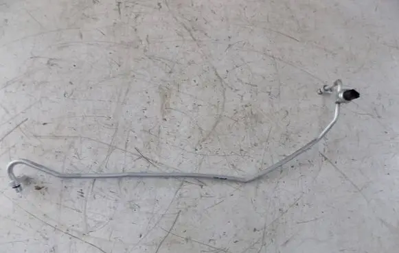 Nissan X-Trail T33 Air conditioning (A/C) pipe/hose 92440-6RU0A