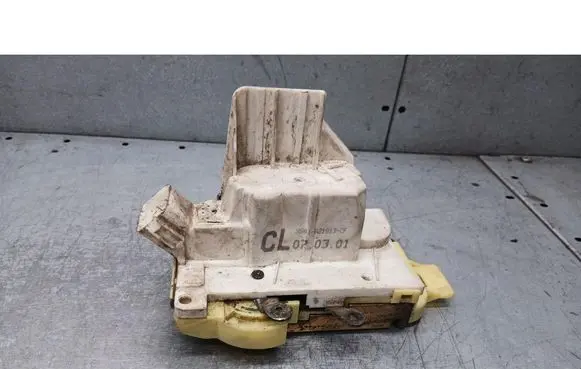 Ford Focus Front door lock 