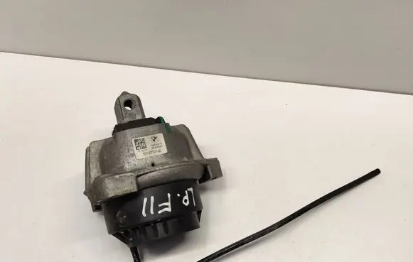Engine mount bracket