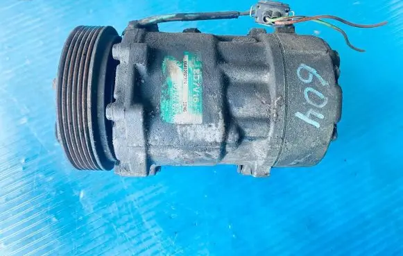 Volkswagen Transporter - Caravelle T4 Air conditioning (A/C) compressor (pump) 7D0820805H