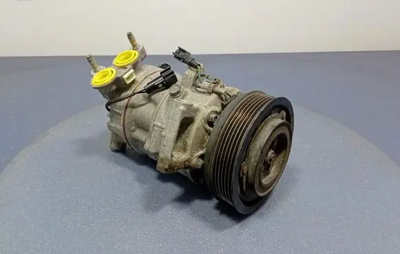 Volvo V40 Air conditioning (A/C) compressor (pump) 31469966