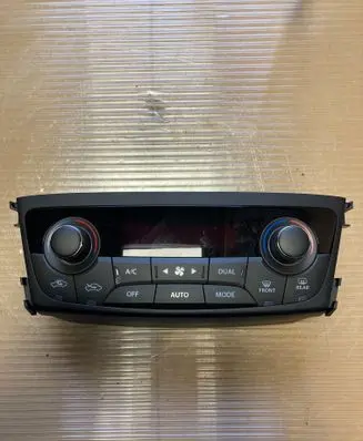 Suzuki SX4 S-Cross Climate control unit 3951061M00