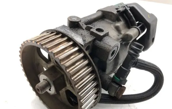 Renault Clio III Fuel injection high pressure pump 8200423059