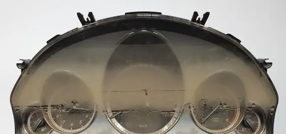 Speedometer (instrument cluster)