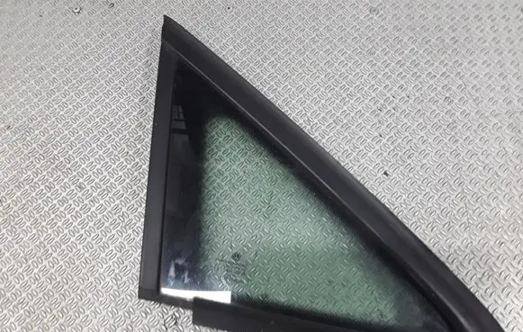 Volkswagen Touran I Front door vent window glass four-door 