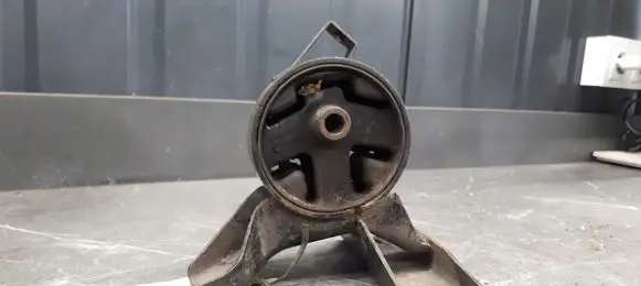 Nissan Sunny Engine mount vacuum valve 11211