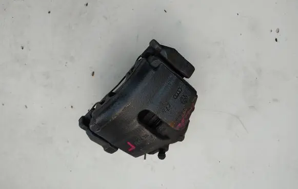 Volkswagen Jetta VI Front Brake Caliper Pad/Carrier 