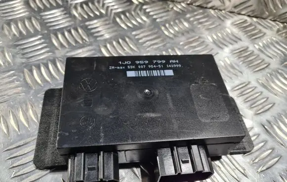 Volkswagen PASSAT B5 Central body control module 1J0959799AH