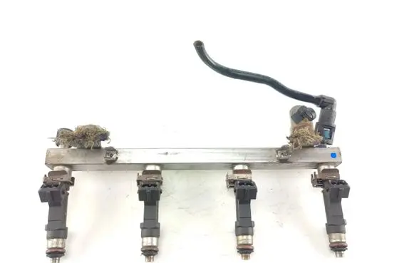 Opel Astra F Fuel injector supply line/pipe 