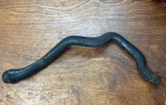 Mercedes-Benz E W211 Engine coolant pipe/hose A2115000572