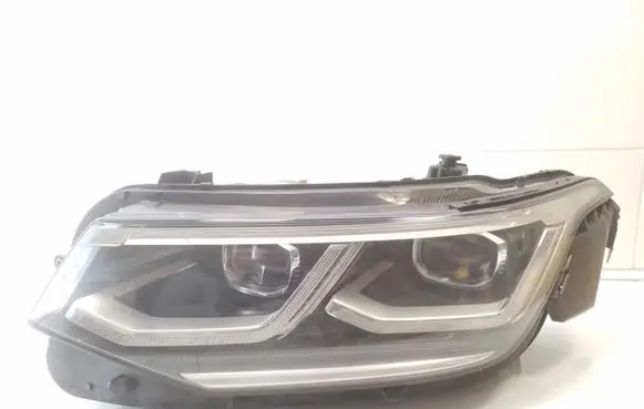 Volkswagen Tiguan Headlight/headlamp 5NB941081C 0301119233 922941572CE