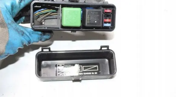 Opel Agila B Fuse box set 3677051K40