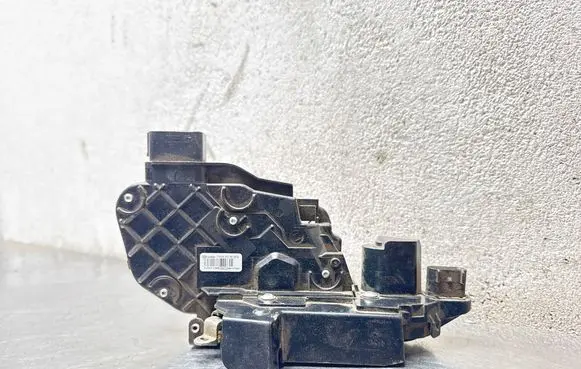 Ford Focus Front door lock A048069 7M5AR21813FA 4288AC75RB