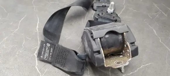 Renault Twingo I Rear seatbelt 7700817226