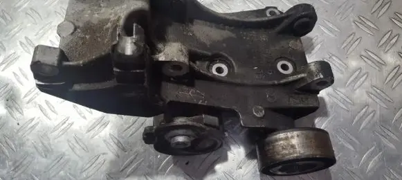 Citroen C5 Engine mounting bracket 9643834880 96348179