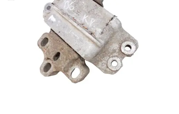 Volkswagen PASSAT B6 Engine mount bracket 3C0199555AA