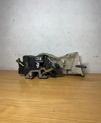 Mercedes-Benz C W204 Sliding door lock 2027231408 C826
