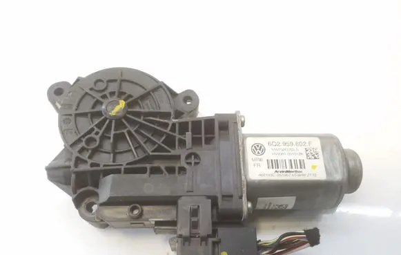 Volkswagen Polo IV 9N3 Front door window regulator motor 6Q2959802F