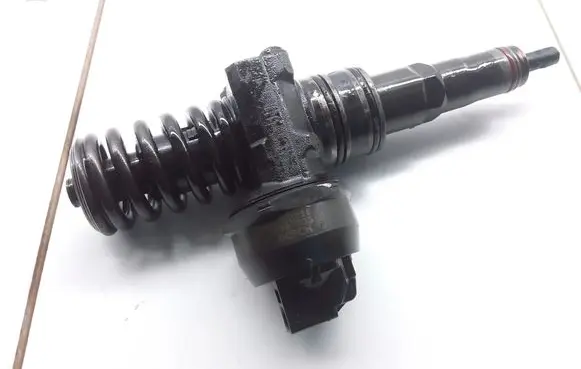Volkswagen Sharan Fuel injector 038130073AK BTD34257DE