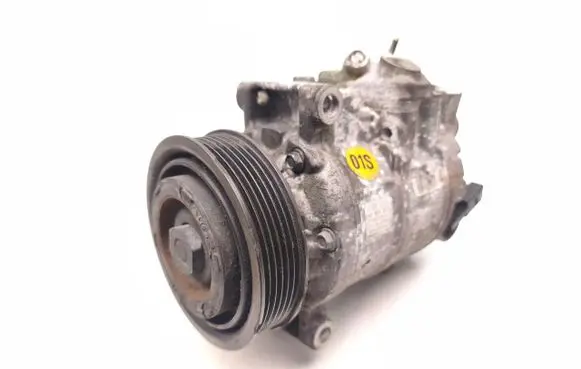 Volkswagen Golf VI Air conditioning (A/C) compressor (pump) 5N0820803F