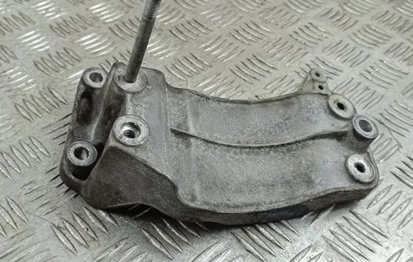 Jeep Grand Cherokee A/C compressor mount bracket VMMT013308F