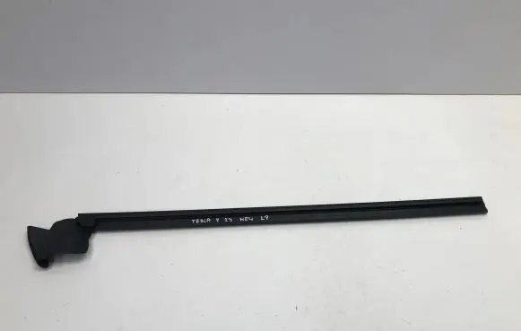Tesla Model Y Front door windshield rail 150006200C