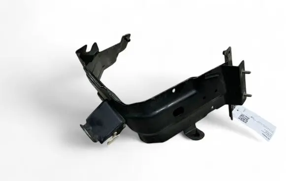 Audi Q7 4M Fender mounting bracket 4M0821131C 4M0821137B