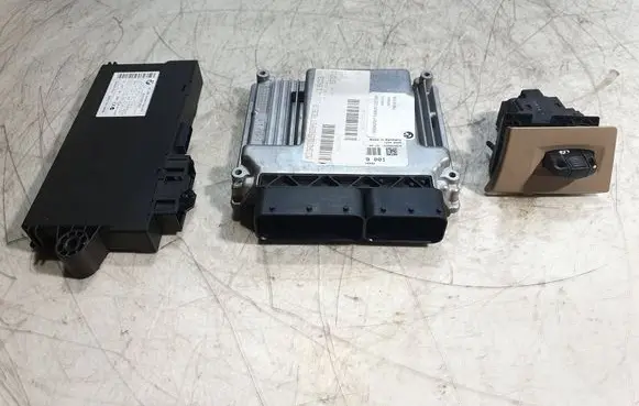 BMW 3 E90 E91 Engine ECU kit and lock set 0281014239 7809001 7809108