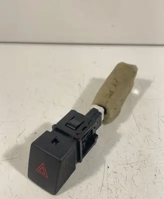 Nissan Qashqai Hazard light switch 40218