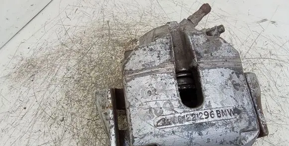 BMW 5 E39 Front brake caliper 6022296