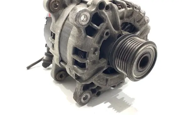 Volkswagen PASSAT B7 Generator/alternator 03L903024F