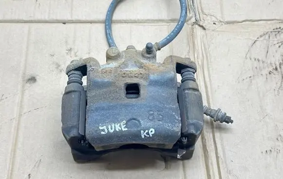 Nissan Juke I F15 Front brake caliper