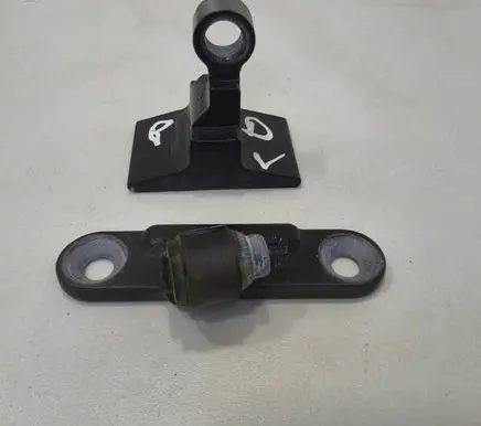 BMW 5 F10 F11 Front door upper hinge 7185618